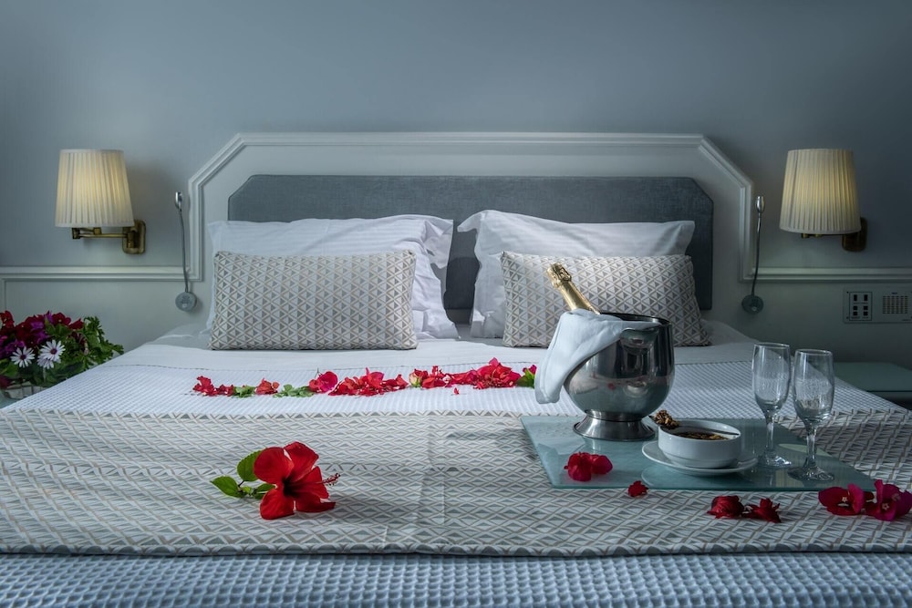 Deluxe Room, Jetted Tub, Sea View - Photo 2