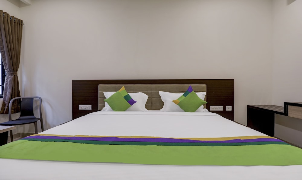 Standard Double or Twin Room - Photo 12
