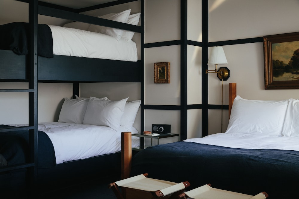 Deluxe Room, Multiple Beds photo 1