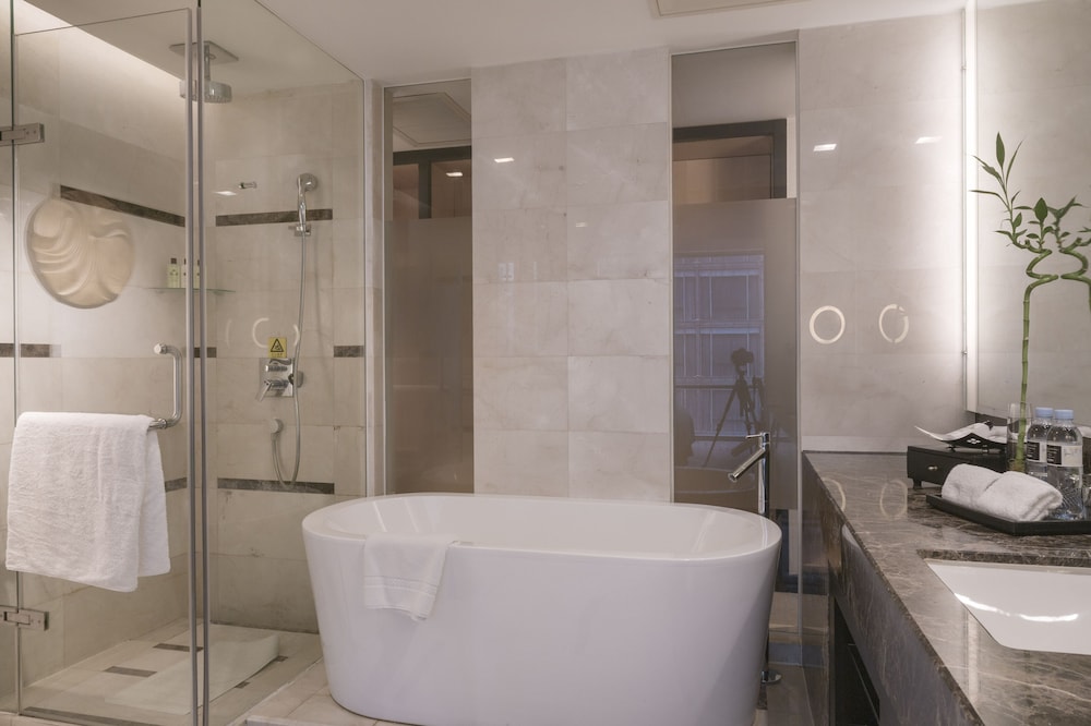 Suite, 1 Bedroom, Club Lounge Access, City View - Photo 4