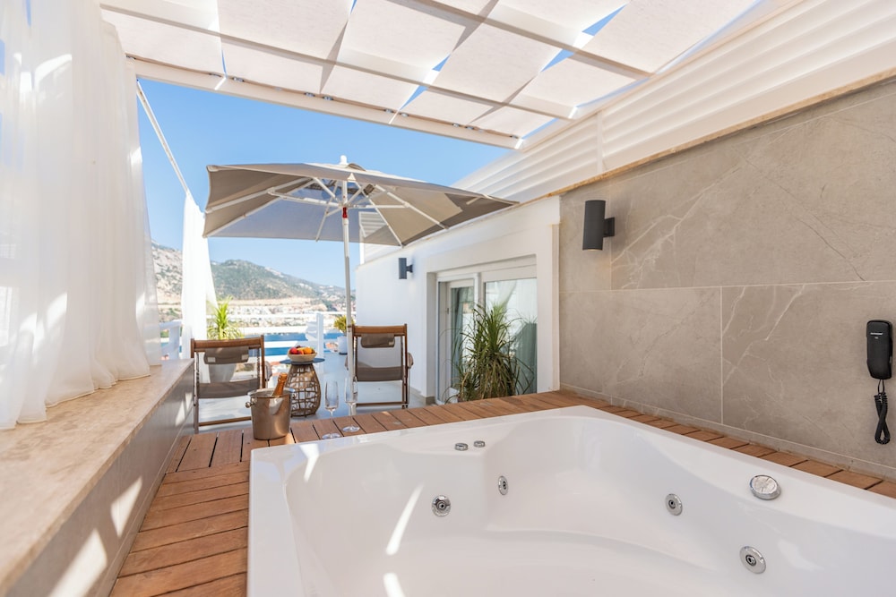 Penthouse Room, Jetted Tub, Sea View - Photo 22