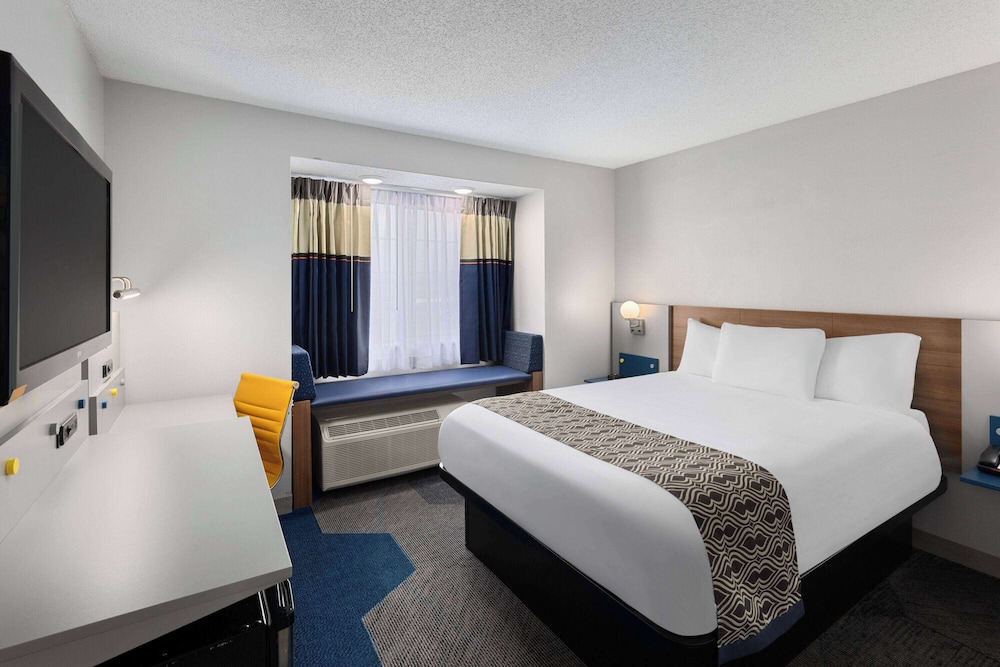 Standard Room, 1 Queen Bed - Photo 1