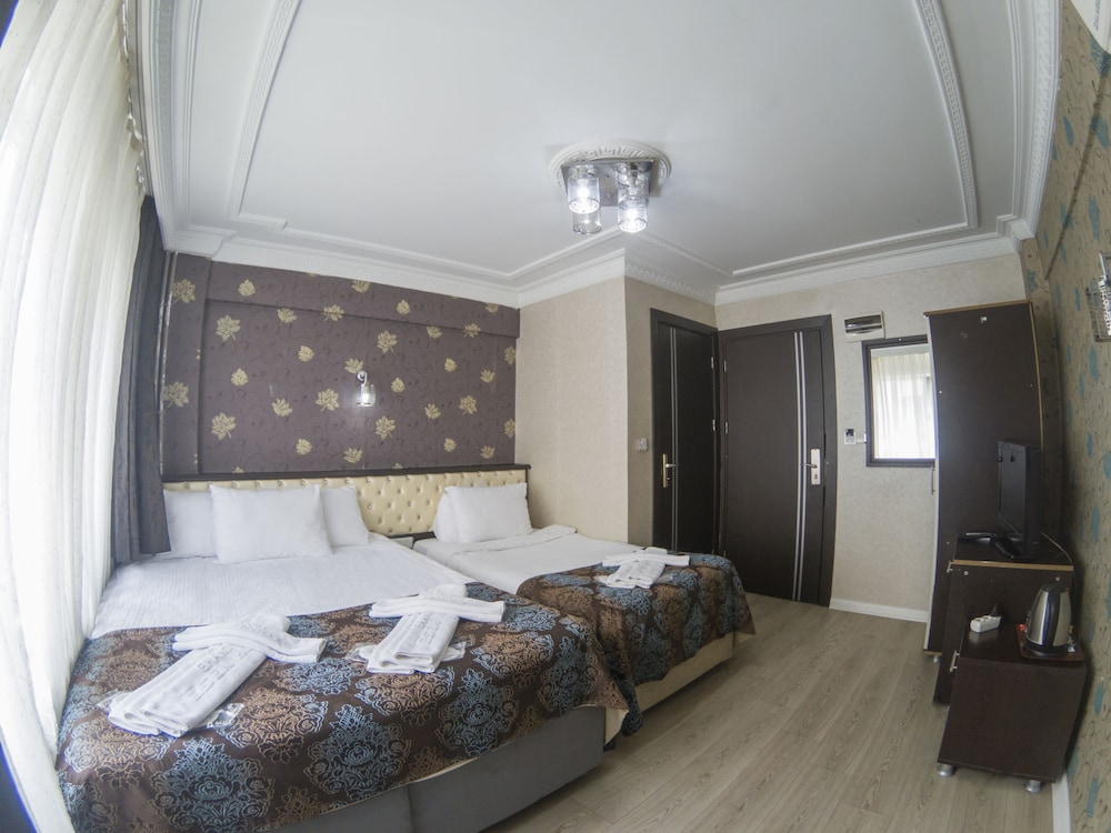 Standard Triple Room, Non Smoking photo 3