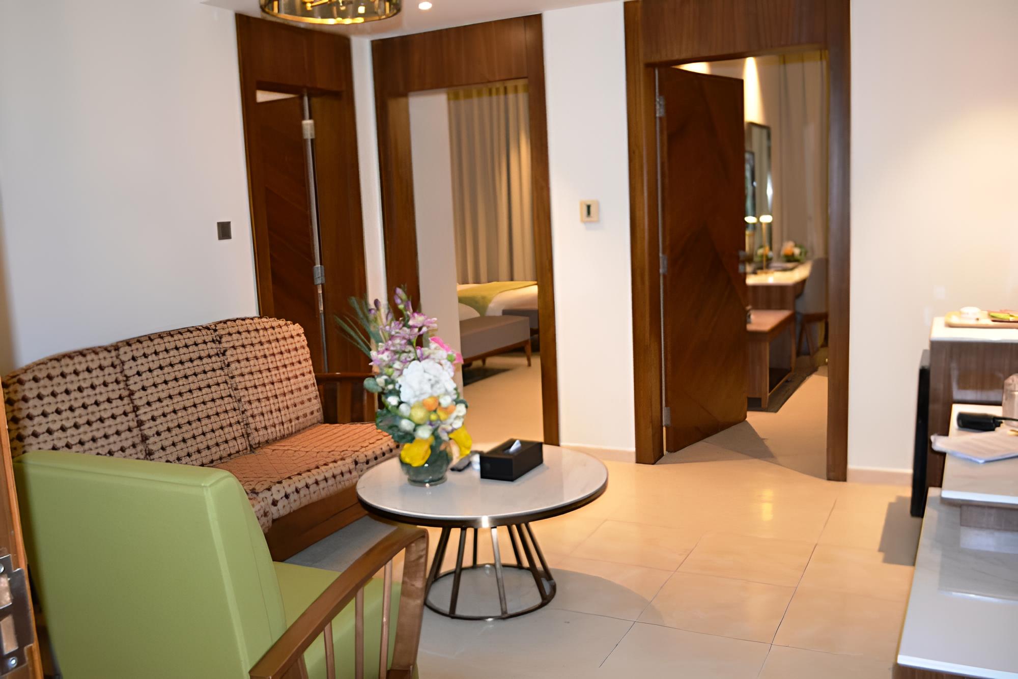 Suite, 2 Bedrooms - Photo 6