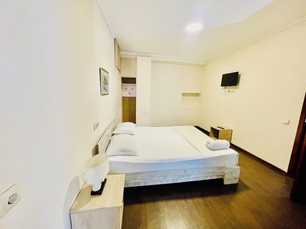 City Room photo 1