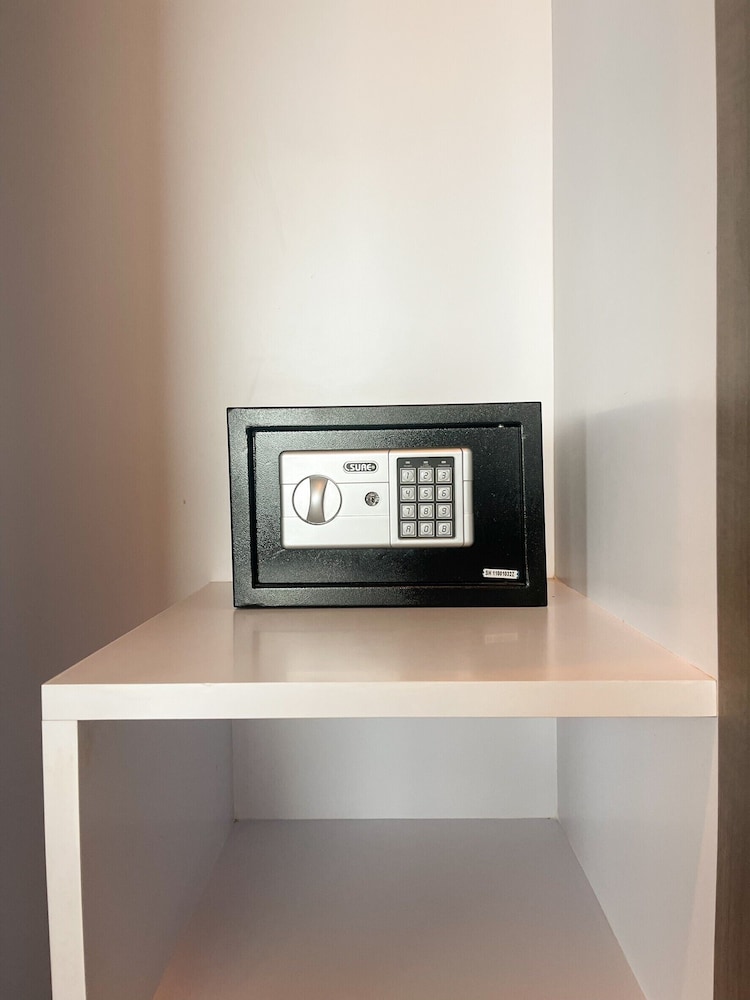 Deluxe Room - Photo 12