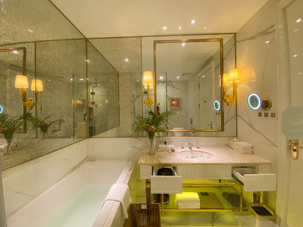 Superior Twin Room, City View - Photo 6