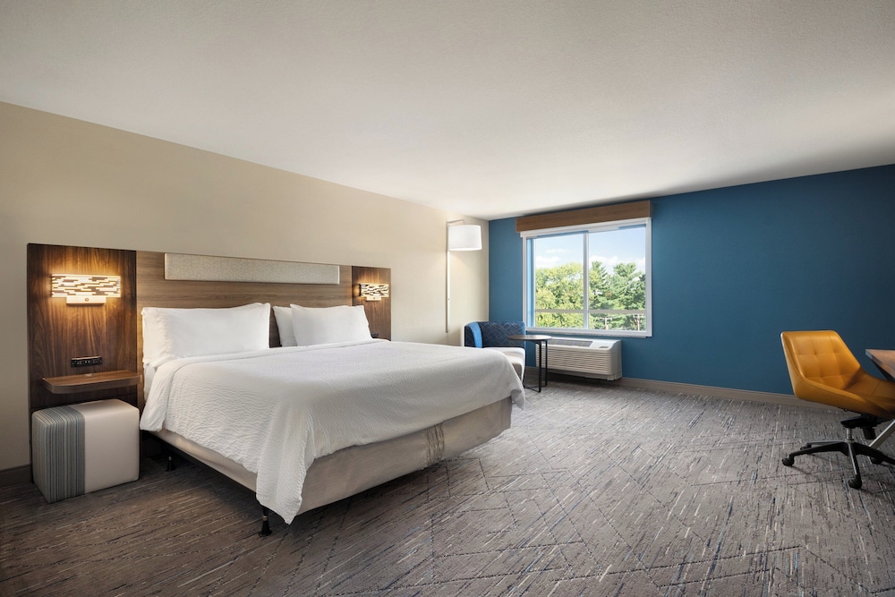 Standard Room, 1 King Bed, Accessible Bathtub (Communications, Accessible Tub) photo 2