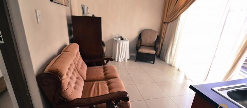 Standard Triple Room, Multiple Beds, Refrigerator & Microwave photo 3