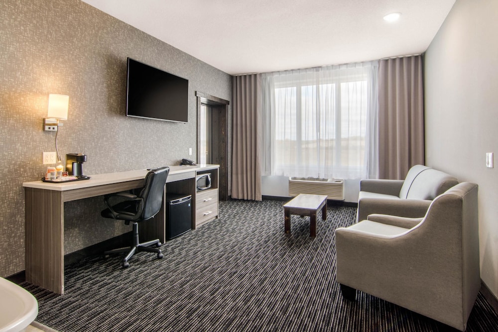 Suite, 1 King Bed with Sofa bed, Non Smoking (Sunken Bath Tub) photo 3