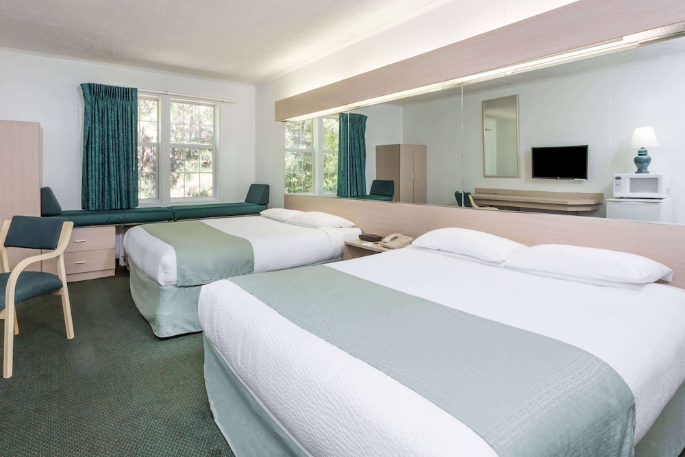 Standard Room, 2 Queen Beds photo 1