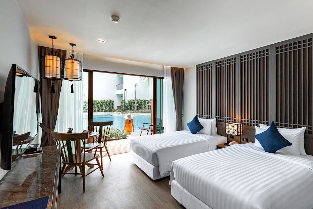 Deluxe Pool Access Room - Photo 8