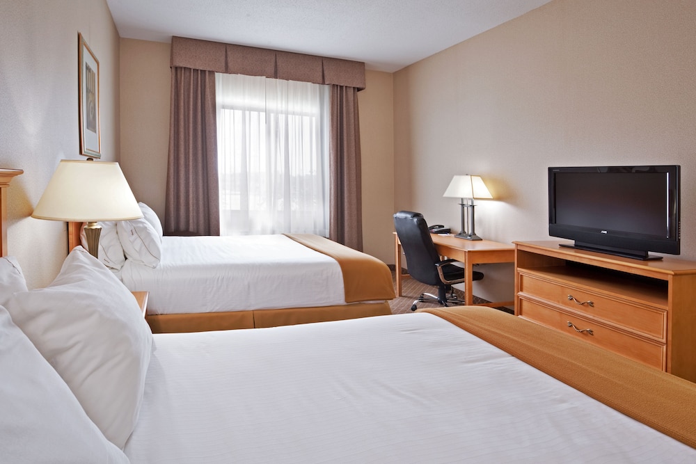 Standard Room, 2 Queen Beds - Photo 4