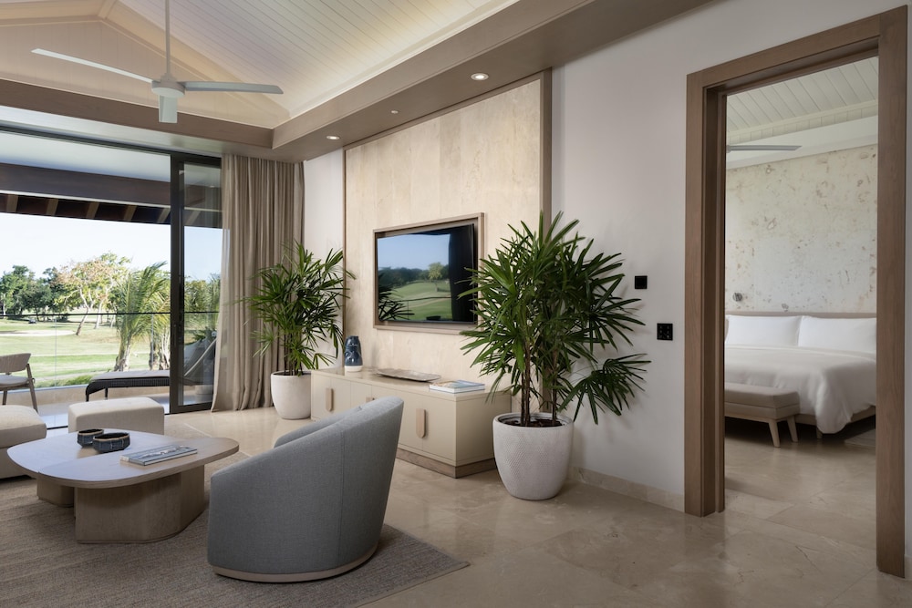 One Bedroom Luxury Premier Suite - Photo 1