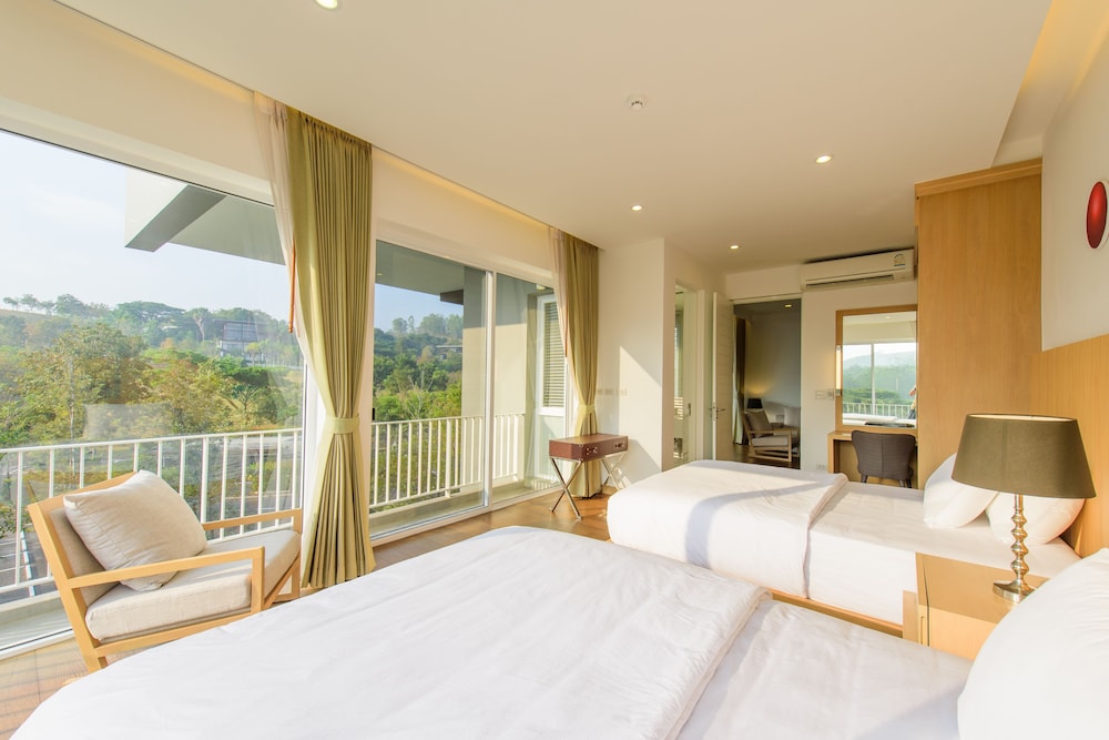 Suite with Mountain View - Photo 4