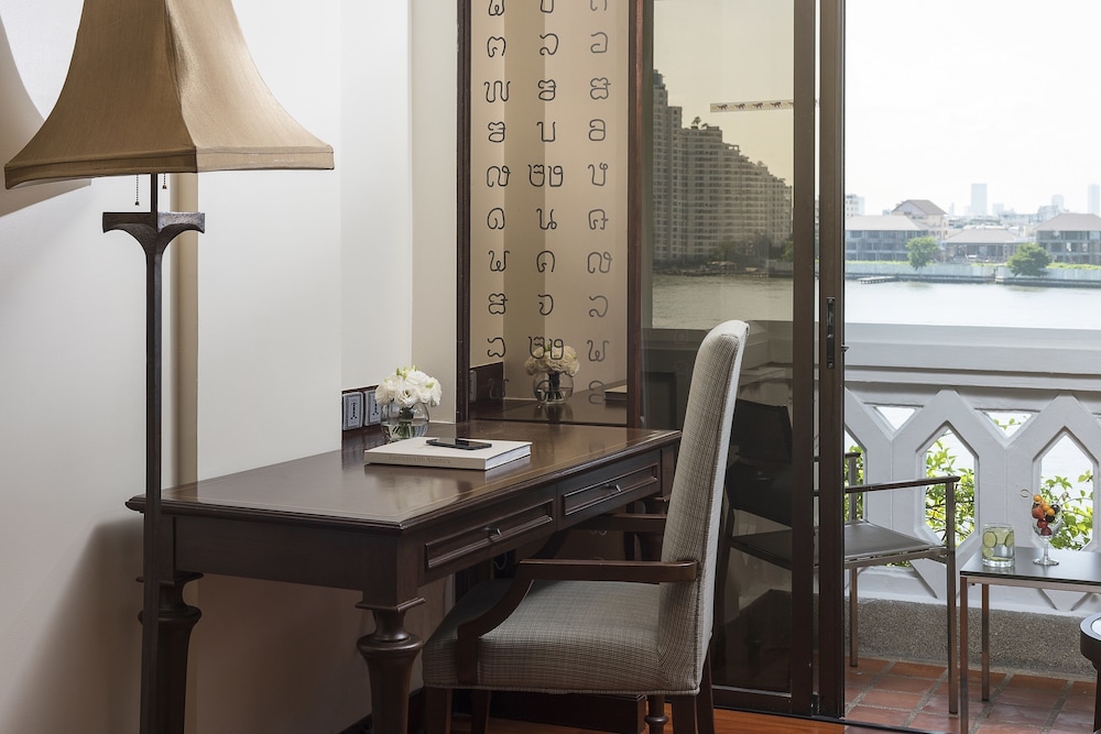 Deluxe Riverfront Room