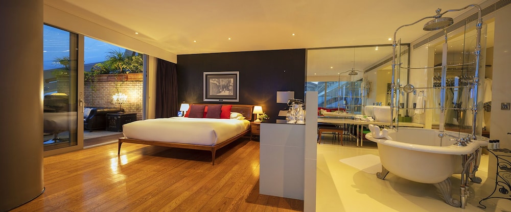 Grand Deluxe King with Terrace - Photo 2