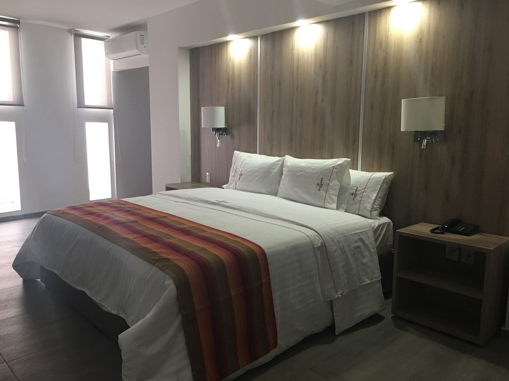Standard Room, 1 King Bed photo 1