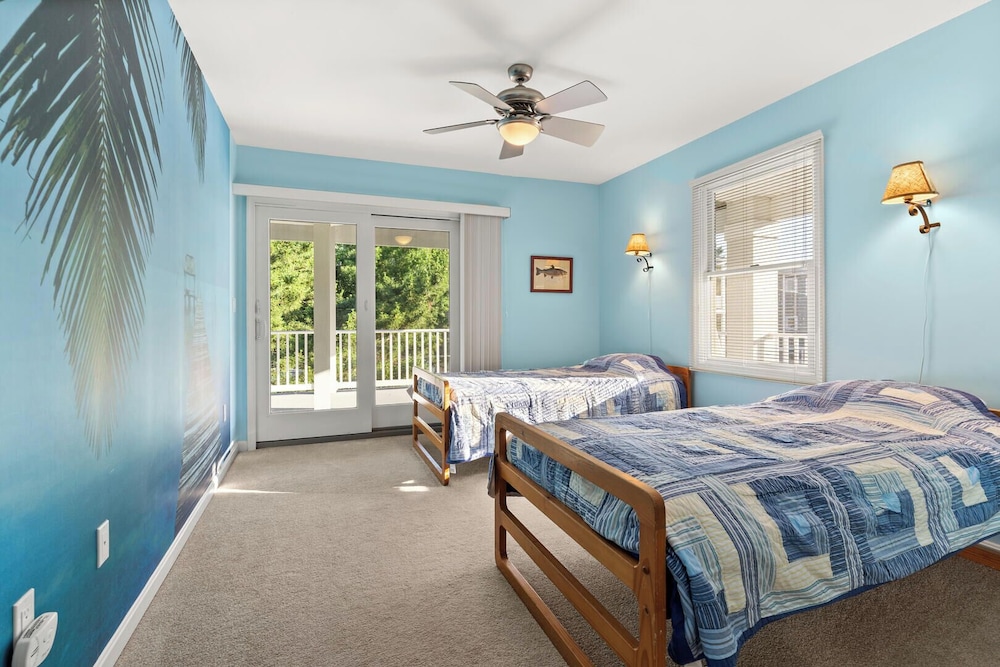House, Multiple Beds, Balcony, Partial Ocean View (MARY AVENUE 101) photo 2