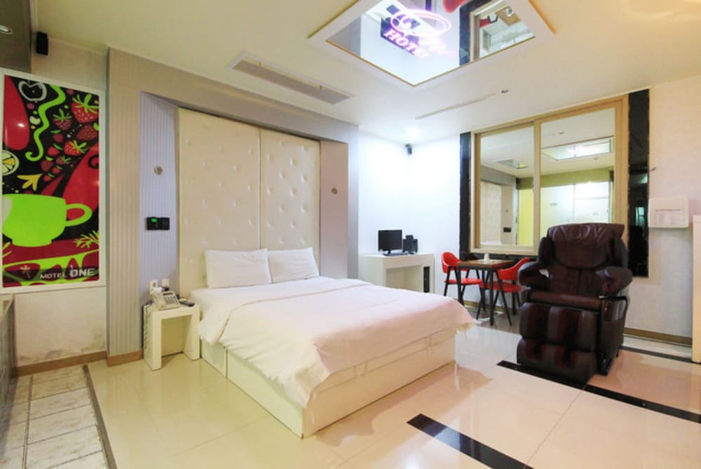 Deluxe Room (+ Massage Chair)