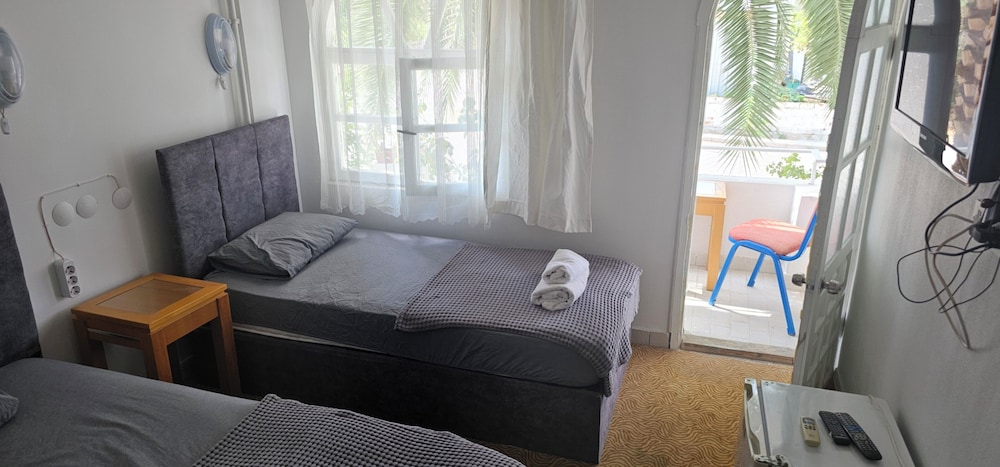 Basic Triple Room