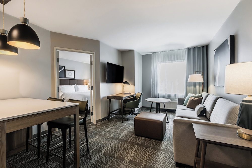Suite, 1 Bedroom, Kitchen - Photo 3