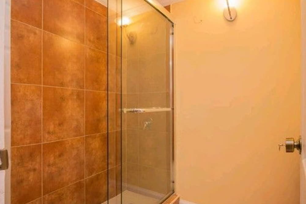 Elite Apartment, 1 Queen Bed, Non Smoking, Mountain View photo 3