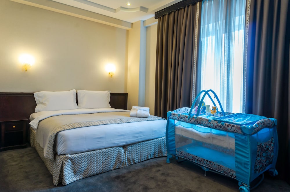 Standard Room, 1 King Bed photo 3