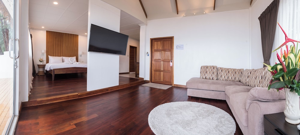 Suite Beachfront photo 1