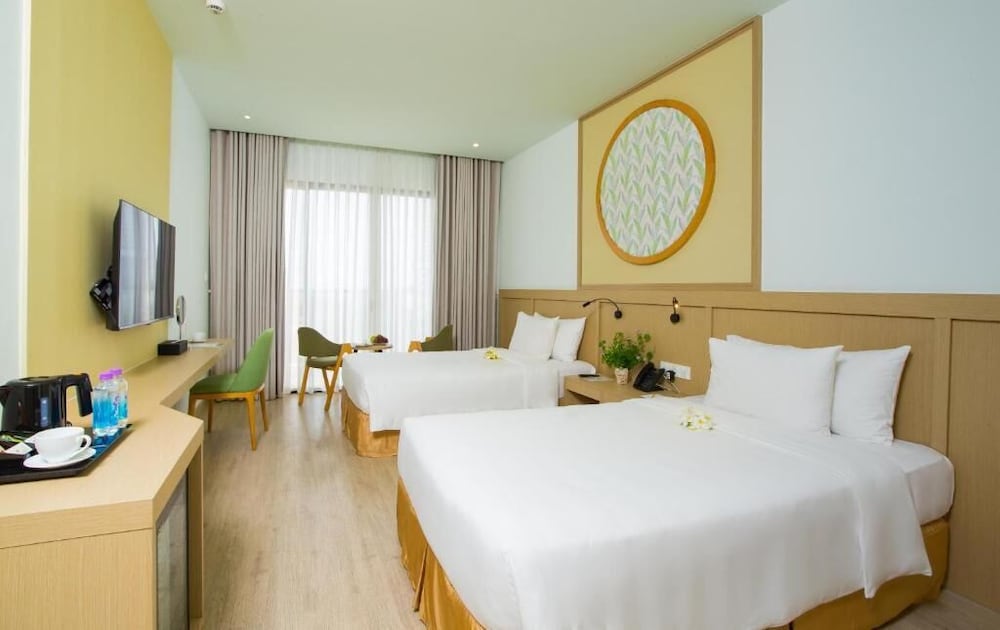 Superior Room, 2 Twin Beds, Partial Sea View
