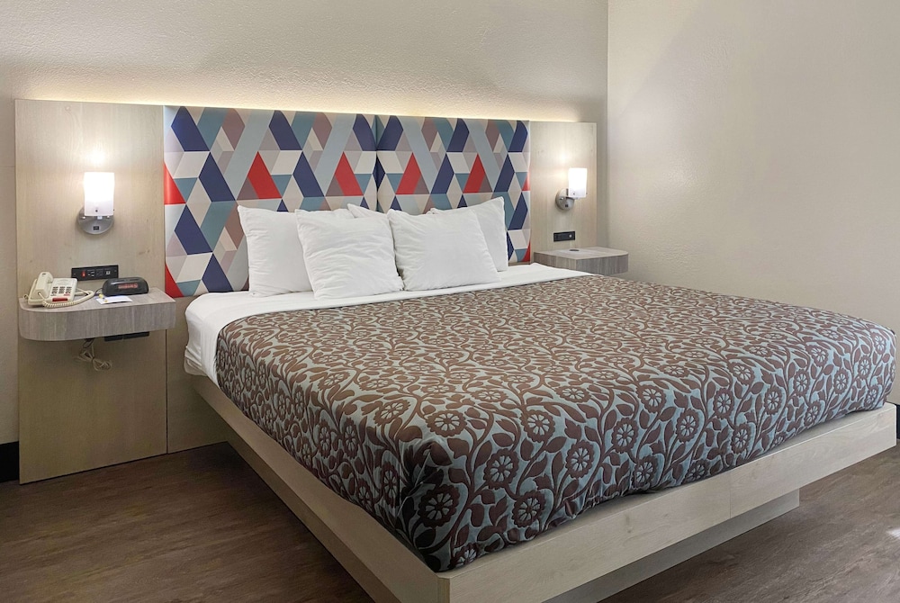 Standard Room, 1 King Bed - Photo 1