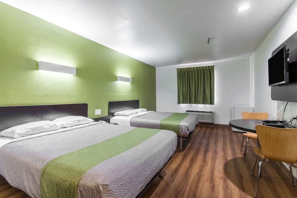 Deluxe Room, 2 Queen Beds, Non Smoking, Refrigerator & Microwave - Photo 3