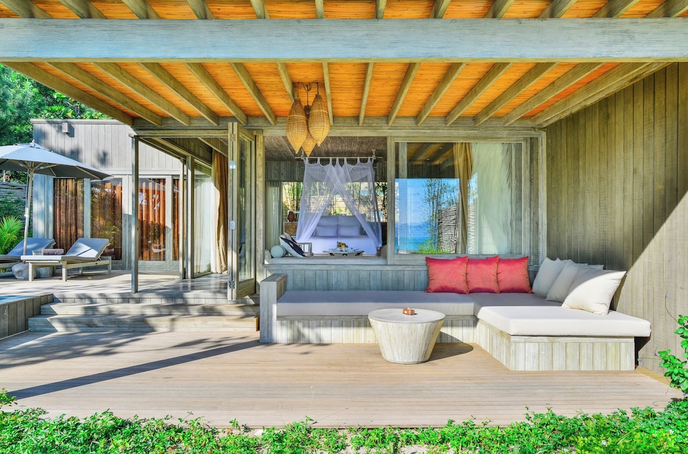Beachfront Pool Villa photo 3