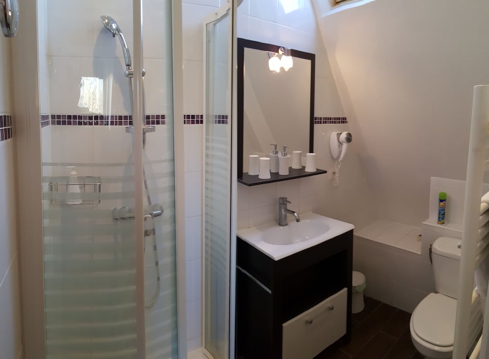 Classic Single Room (2 Twin Beds) photo 2