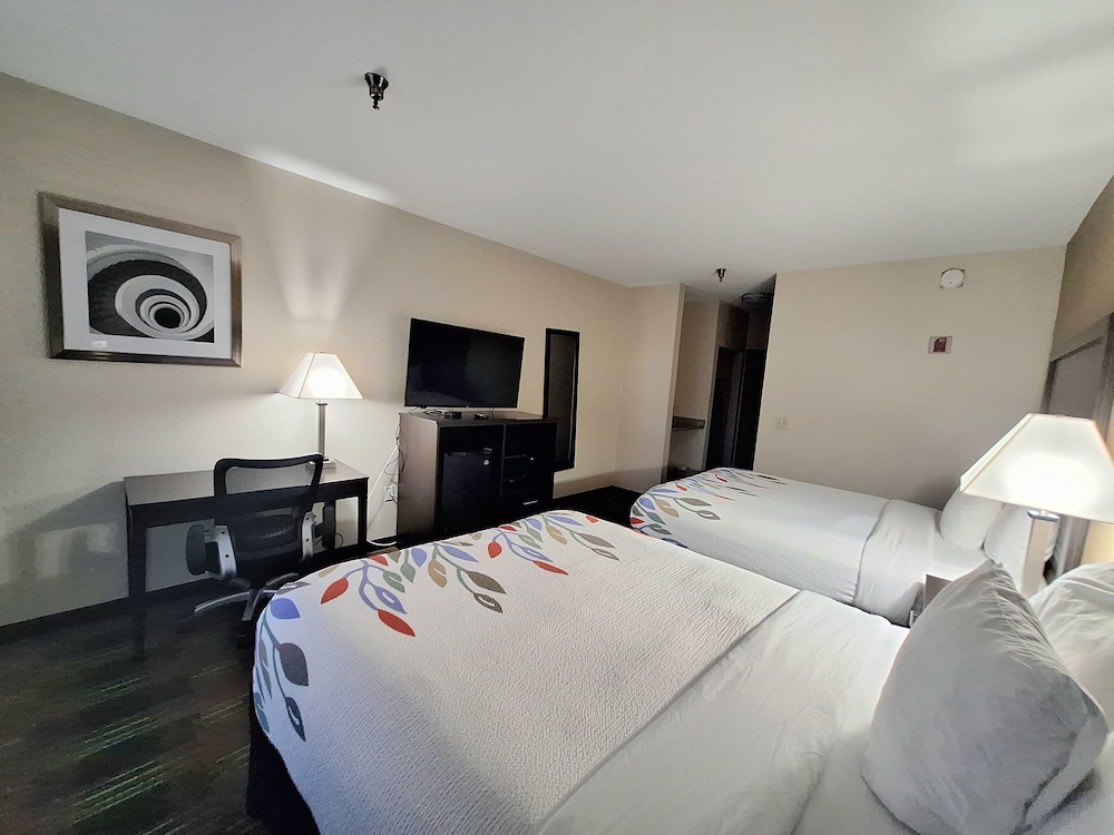 Room, 2 Queen Beds - Photo 3