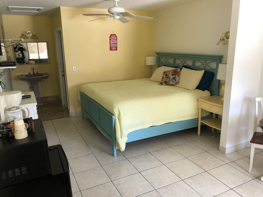 Deluxe Room, 1 King Bed photo 3