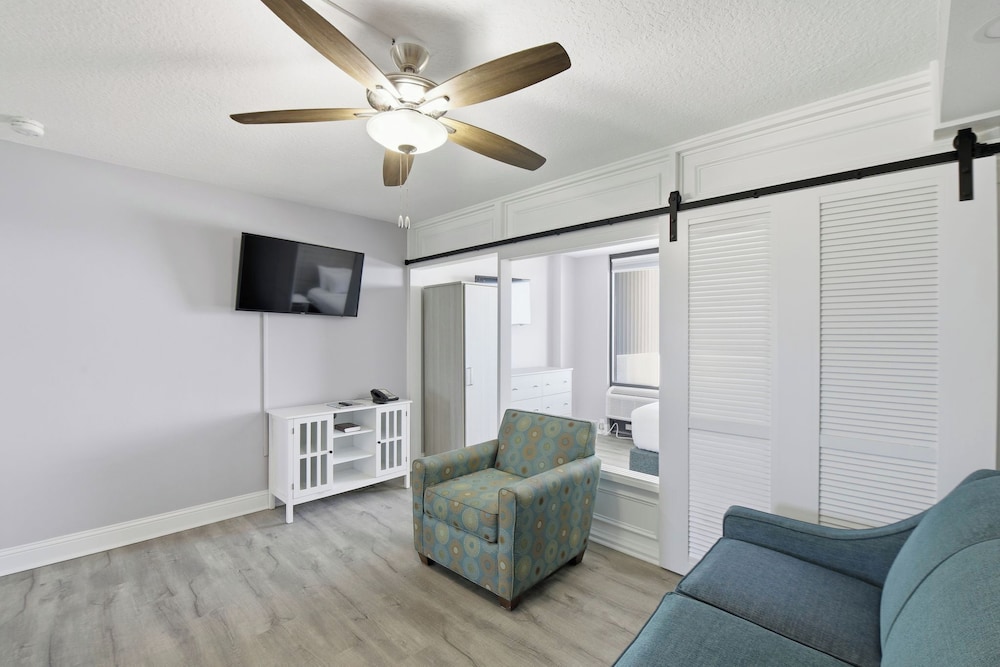 Deluxe Studio, Oceanfront - Photo 8