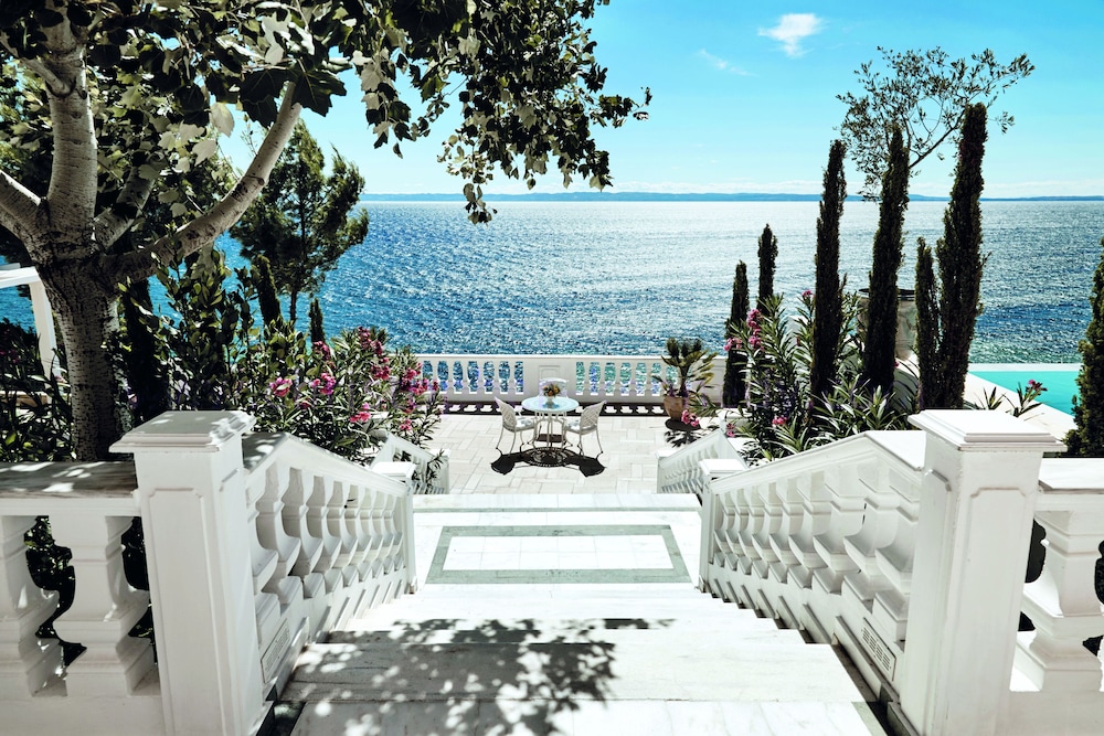 Elite Villa (White)
