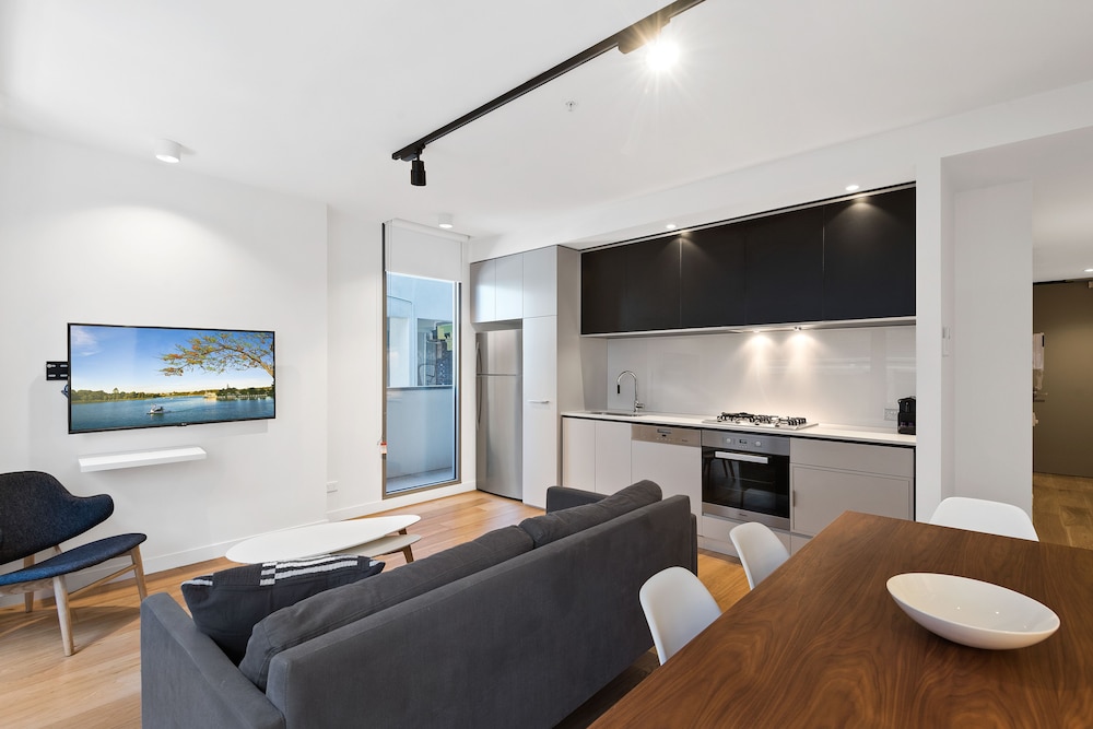 Executive Two Bedroom Apartment thumbnail 5