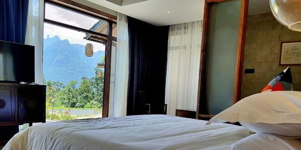 Deluxe Room, Mountain View photo 3