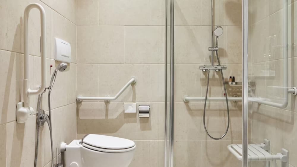 Standard Room, 2 Queen Beds, Accessible, Pool View