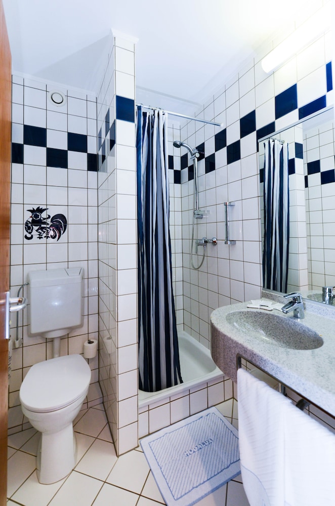 Standard Triple Room photo 3