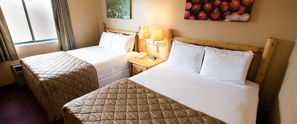 Deluxe Suite, 2 Queen Beds (Blue Heron) photo 1