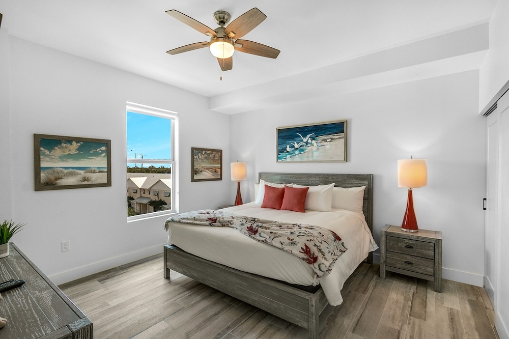 Captain's Elite Condo, 3 Bedrooms, Marina View photo 3