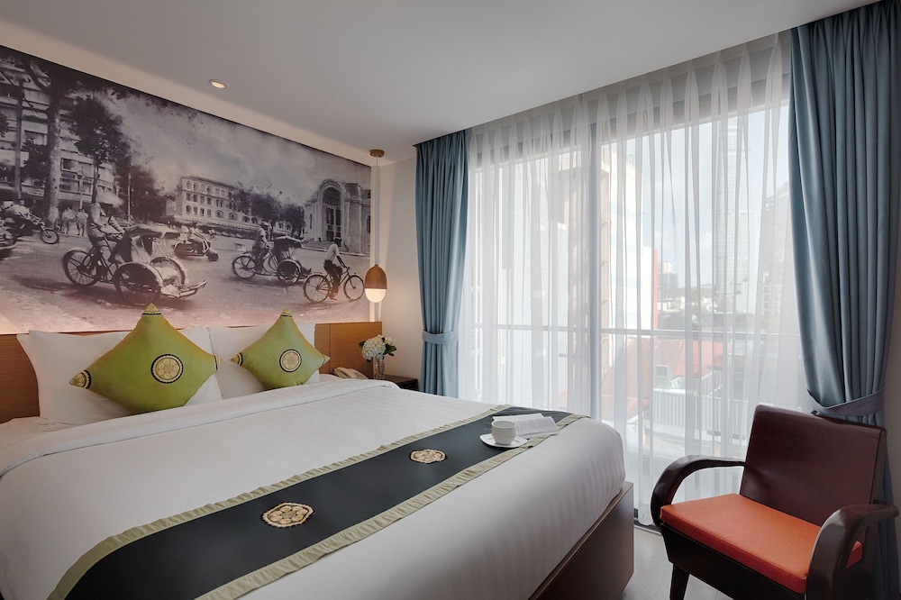 Deluxe Room, 1 Queen Bed photo 3