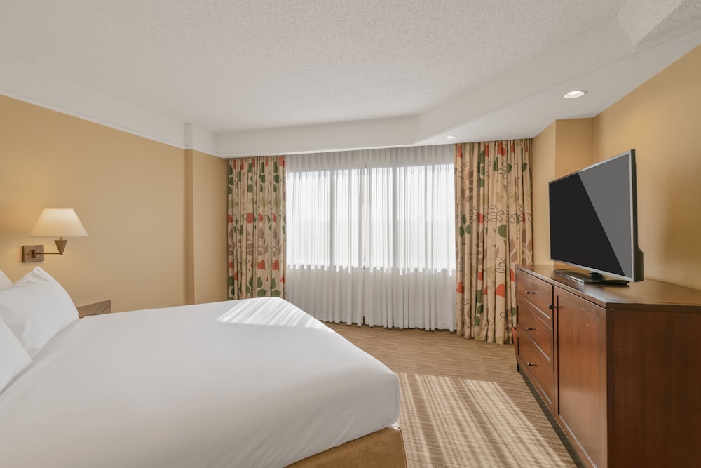 2 Bedroom, 2 King Beds - Photo 7