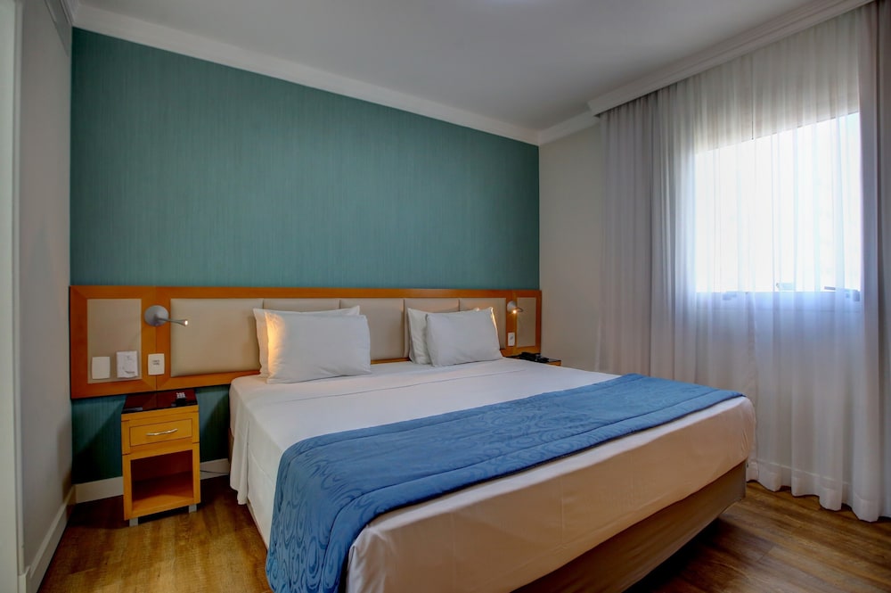 Deluxe Suite, 1 King Bed thumbnail 5