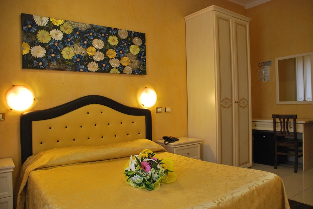 Standard Double or Twin Room - Photo 4
