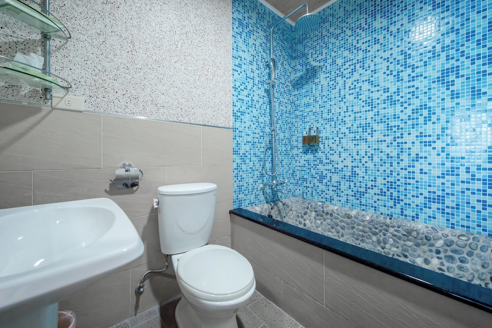 King Room with Lake View - Photo 11