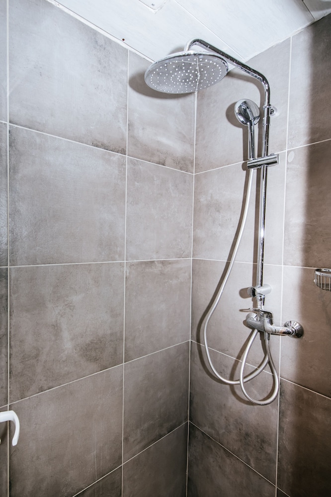 Single Room, 1 Double Bed, Shared Bathroom photo 2